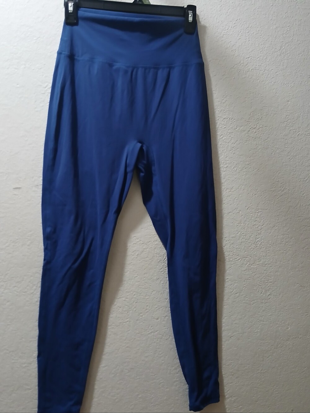 BuffBunny  size M Blue Active Top
